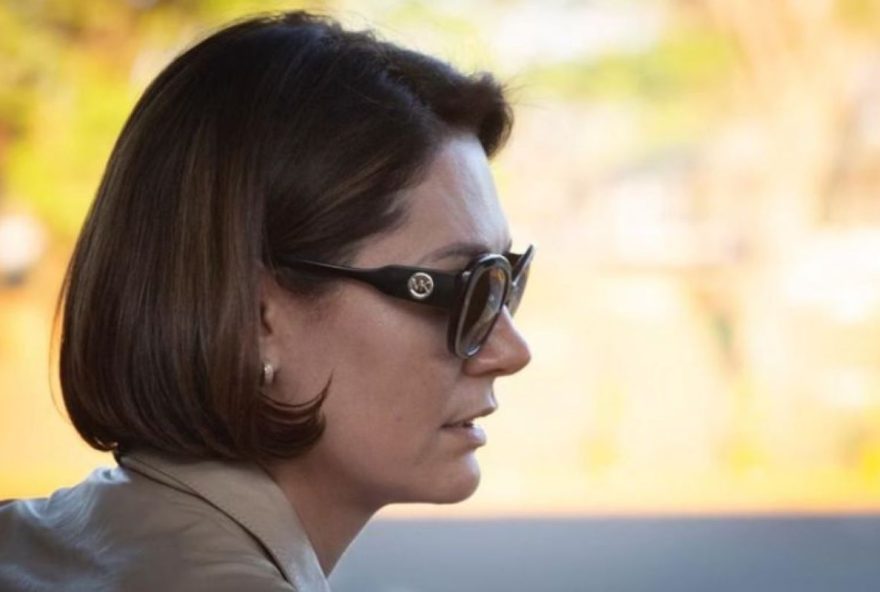 michelle-bolsonaro-ironiza-vistoria-de-fusca-com-altura-de-1.85m