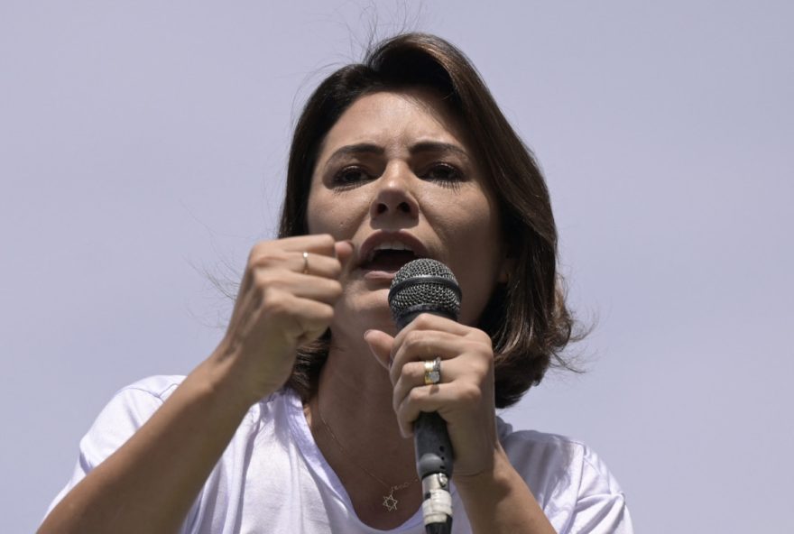 michelle-bolsonaro-passa-por-procedimento-cirurgico-e-se-recupera-bem michelle-bolsonaro-passa-por-procedimento-cirurgico-e-se-recupera-bem