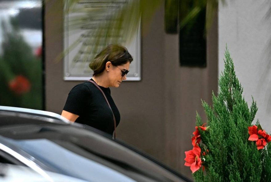 michelle-bolsonaro-sem-acesso-ao-celular-durante-internacao-de-bolsonaro michelle-bolsonaro-sem-acesso-ao-celular-durante-internacao-de-bolsonaro