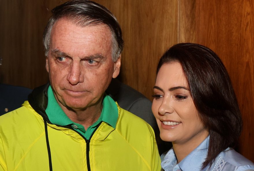 michelle-celebra-aval-para-que-bolsonaro-cumpra-prisao-domiciliar michelle-celebra-aval-para-que-bolsonaro-cumpra-prisao-domiciliar