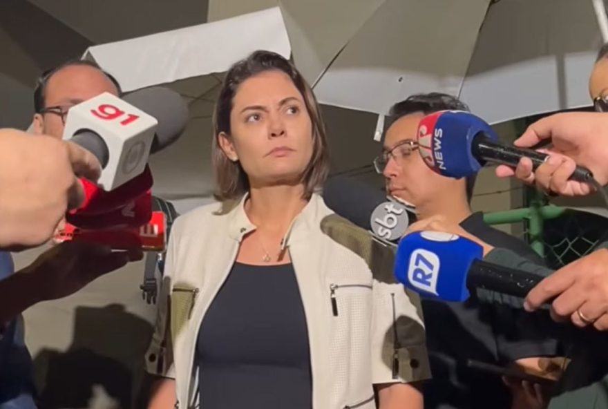 michelle-critica-moraes-por-demora-em-liberar-bolsonaro-ao-hospital-e-fala-em-sangue-nas-maos michelle-critica-moraes-por-demora-em-liberar-bolsonaro-ao-hospital-e-fala-em-sangue-nas-maos