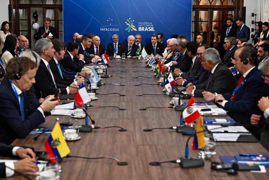 milei-defende-pressao-de-trump-sobre-a-venezuela-e-chama-maduro-de-narcoterrorista-em-cupula-do-mercosul milei-defende-pressao-de-trump-sobre-a-venezuela-e-chama-maduro-de-narcoterrorista-em-cupula-do-mercosul