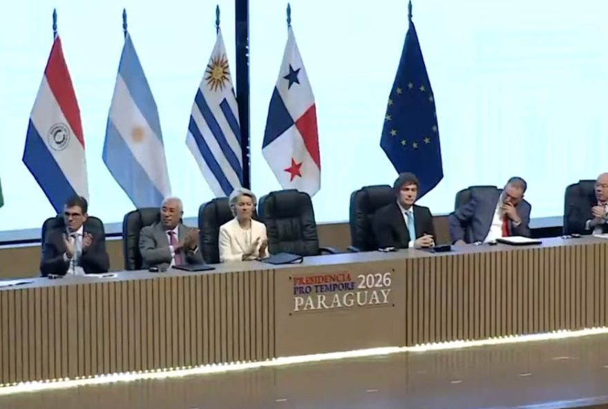 milei-desagrada-a-presidenta-del-paraguay-al-no-aplaudir-a-lula-da-silva-durante-firma-de-acuerdo-entre-mercosur-y-ue