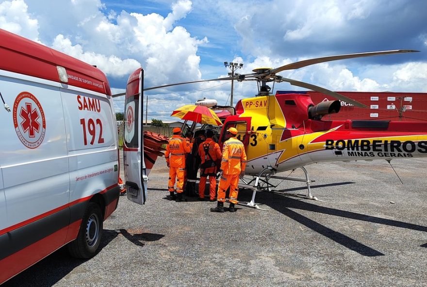 militar-da-aeronautica-e-socorrido-de-helicoptero-apos-acidente-fatal-na-br-040-em-tres-marias