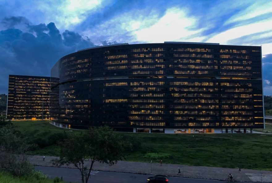 minas-gerais-adere-ao-programa-federal-para-pagamento-de-dividas minas-gerais-adere-ao-programa-federal-para-pagamento-de-dividas