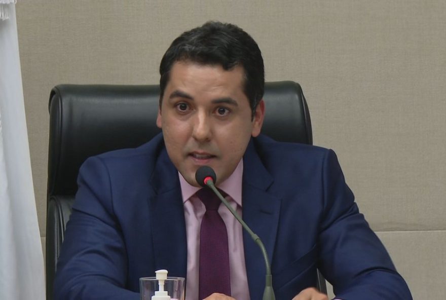 ministerio-publico-de-contas-pede-afastamento-do-secretario-de-saude-do-df-por-conflito-de-interesses