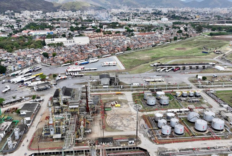 ministerio-publico-federal-investiga-refinaria-de-manguinhos-refit-por-licenca-ambiental-sob-suspeita