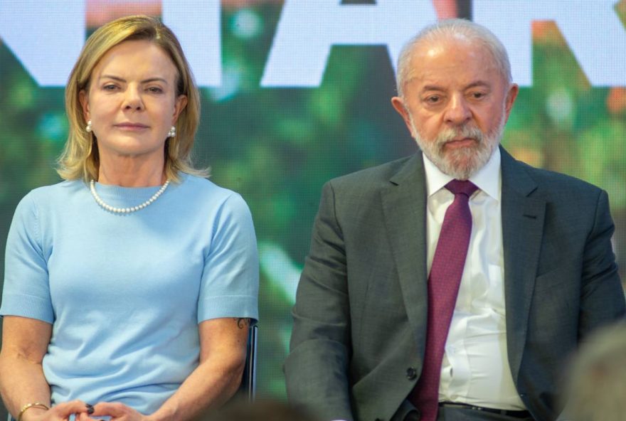 30-09-2025 A Ministra da Secretaria de Relações Institucionais Gleise Hoffmann,  participa da cerimonia de Sanção dos Projetos de Lei nº 4384/2023, que formaliza\nPRONAF e Plano Safra como políticas de Estado; nº\n800/2024, que estabelece o SISAN e insere o IDH entre\nos critérios da PNSAN; nº 2708/2024, que prioriza a\ndistribuição do PAA a municípios em emergência ou\ncalamidade pública; nº 2205/2022, que regula o prazo de\nvalidade de alimentos fornecidos ao PNAE; e nº\n2874/2019, que institui a Política Nacional de Combate à\nPerda e ao Desperdício de Alimentos (PNCPDA), cria o\nSelo Doador de Alimentos