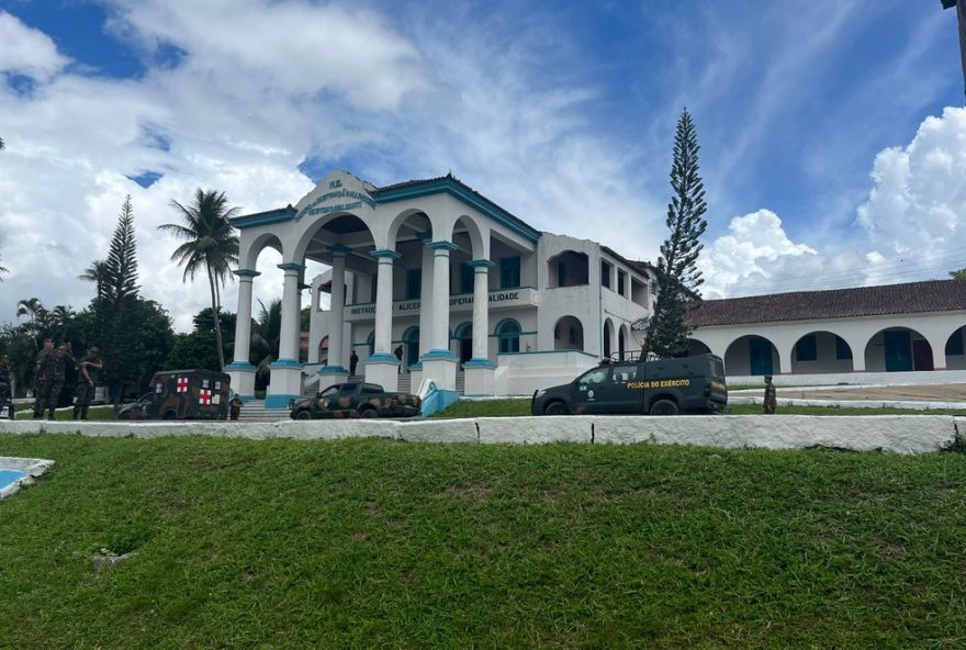 ministro-da-defesa-anuncia-r24-150-mi-para-escola-de-sargentos-do-exercito-em-pernambuco-e-preve-construcao-a-partir-de-2026 ministro-da-defesa-anuncia-r24-150-mi-para-escola-de-sargentos-do-exercito-em-pernambuco-e-preve-construcao-a-partir-de-2026