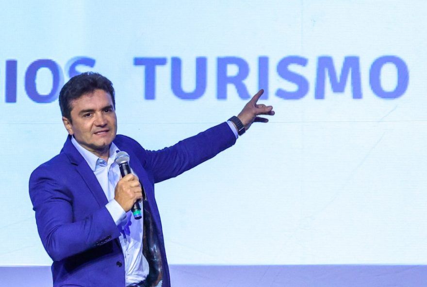 ministro-do-turismo-respeita-rompimento-com-governo-e-aguarda-retorno-de-lula-para-decisao
