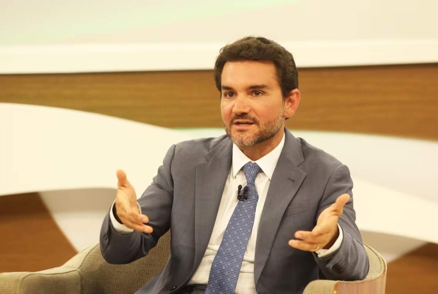 ministro-do-turismo-responde-criticas-de-governador-de-goias-apos-desembarque-do-partido