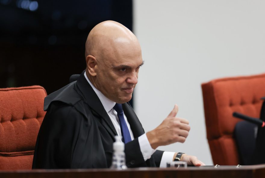 ministro-moraes-avalia-prisao-domiciliar-para-bolsonaro-apos-conversa-com-flavio ministro-moraes-avalia-prisao-domiciliar-para-bolsonaro-apos-conversa-com-flavio