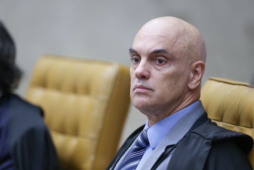 ministro-moraes-determina-monitoramento-na-area-externa-da-casa-de-bolsonaro
