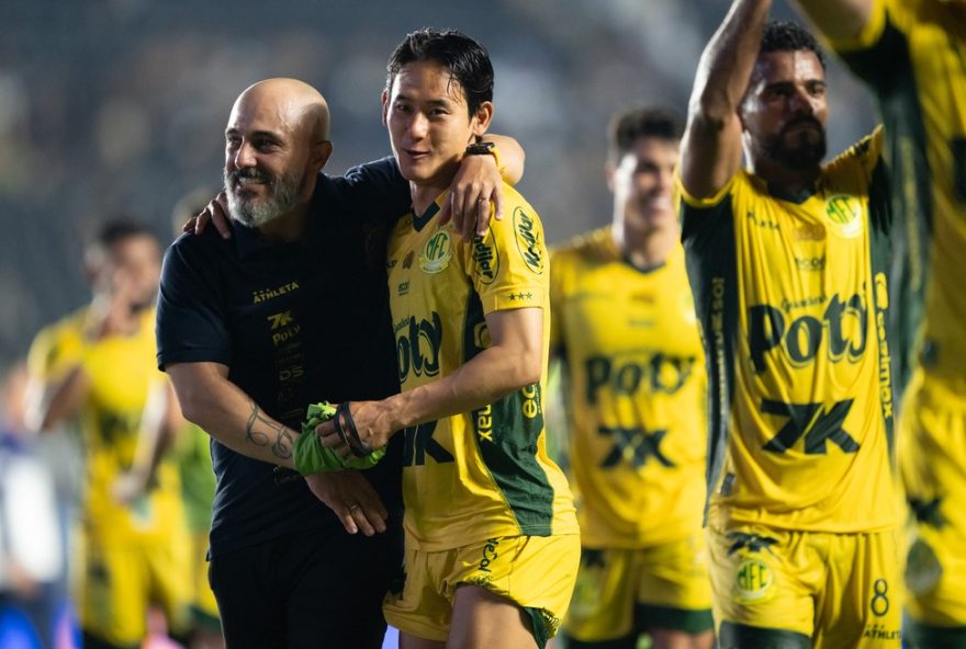 mirassol-na-era-dos-pontos-corridos3A-a-maior-surpresa-do-brasileirao-2025 RJ - RIO DE JANEIRO - 02/12/2025 - BRASILEIRO A 2025, VASCO X MIRASSOL - Rafael Guanaes tecnico do Mirassol durante partida contra o Vasco no estadio Sao Januario pelo campeonato Brasileiro A 2025. Foto: Jorge Rodrigues/AGIF