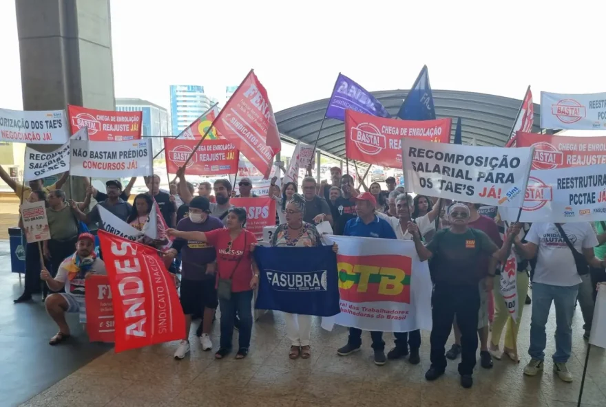 Funcionários públicos da saúde e educação de Goiás consideram possibilidade de greve (Foto: Comunicação Sint-Ifesgo)