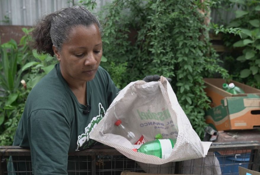 moeda-verde3A-troca-de-reciclaveis-por-alimentos-em-santos-revoluciona-a-preservacao-ambiental-e-inclusao-social