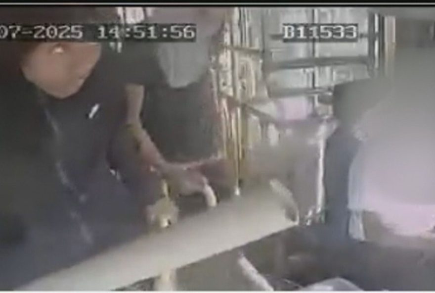 momentos-de-tensao3A-onibus-sao-tomados-por-criminosos-em-madureira