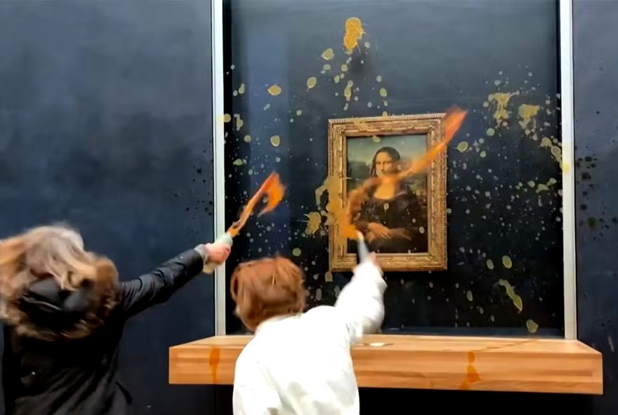 Protesto no Louvre: Ativistas lançam sopa na Mona Lisa, mas vidro blindado impede danos