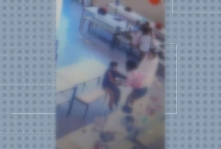 monitora-de-escola-em-araras-sp-e-afastada-apos-agredir-crianca-autista3A-investigacao-em-andamento