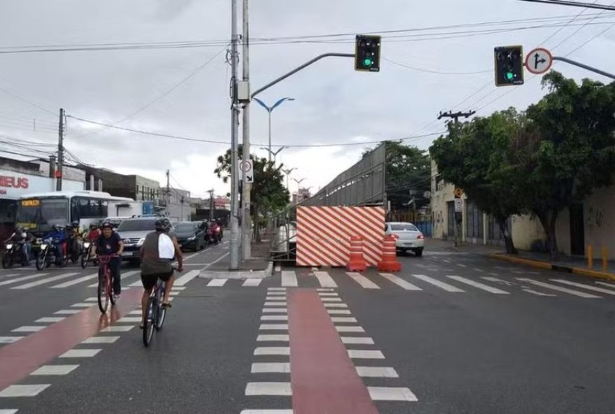 montagem-de-palco-do-carnaval-na-av.-domingos-olimpio3A-bloqueios-e-desvios-de-trafego montagem-de-palco-do-carnaval-na-av.-domingos-olimpio3A-bloqueios-e-desvios-de-trafego