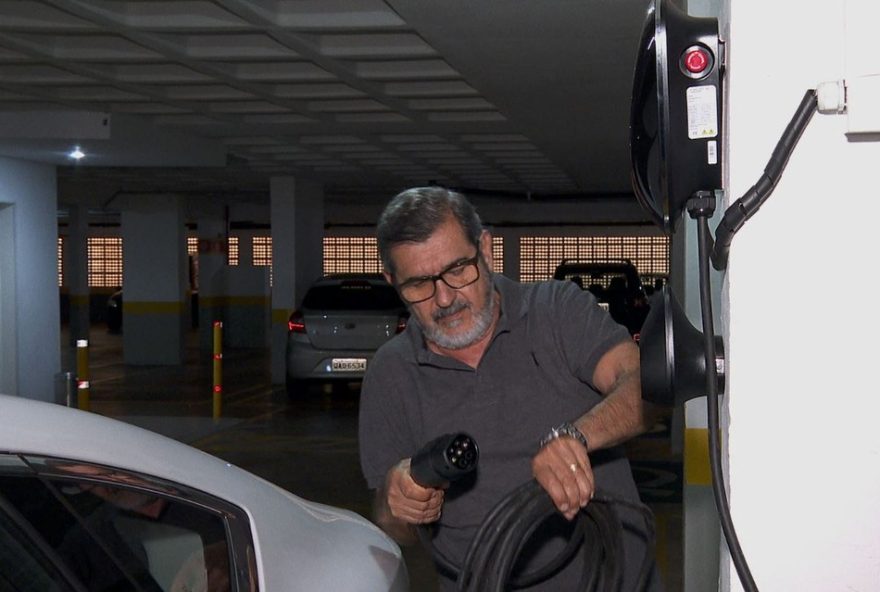 morador-recarrega-carro-eletrico-em-vaga-propria3A-saiba-como-instalar-em-predios morador-recarrega-carro-eletrico-em-vaga-propria3A-saiba-como-instalar-em-predios