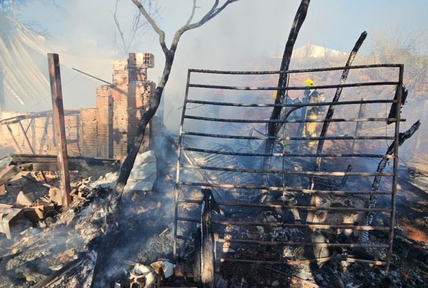 morador-sofre-queimaduras-em-barraco-apos-fogao-a-lenha-aceso