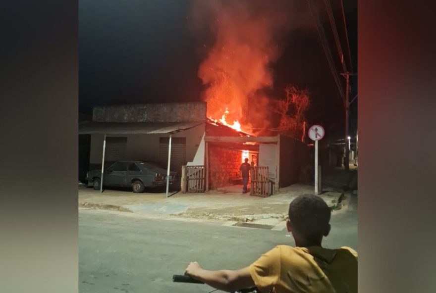 moradora-provoca-incendio-residencial-ao-usar-isqueiro-em-patrocinio2C-mg