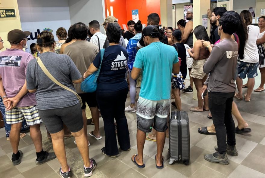 moradores-de-noronha-enfrentam-falta-de-vagas-em-voos-para-o-continente3A-solucoes-necessarias