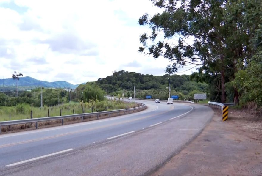 moradores-de-timbure2C-mg2C-indignados-com-fechamento-de-estrada-municipal-diario-do-estado-do-sul-de-minas