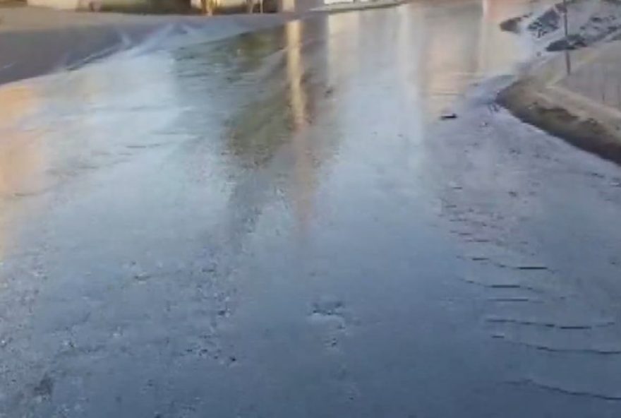 moradores-de-vila-monteiro-sofrem-com-vazamento-de-agua-em-piracicaba3A-situacao-persiste-sem-solucao.-confira-detalhes-no-de-piracicaba