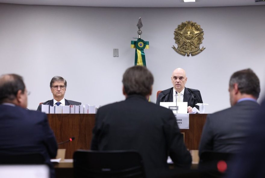 moraes-pede-para-zanin-marcar-julgamento-de-acao-em-que-bolsonaro-e-reu