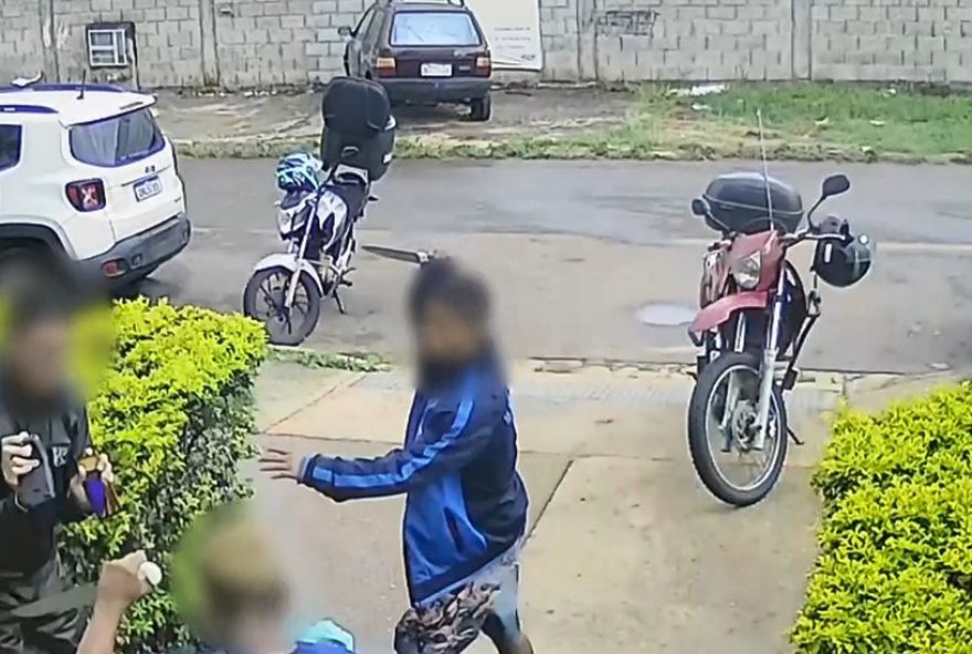 motoboy-e-assaltado-por-dupla-com-faca-durante-entrega-em-santa-maria2C-df motoboy-e-assaltado-por-dupla-com-faca-durante-entrega-em-santa-maria2C-df