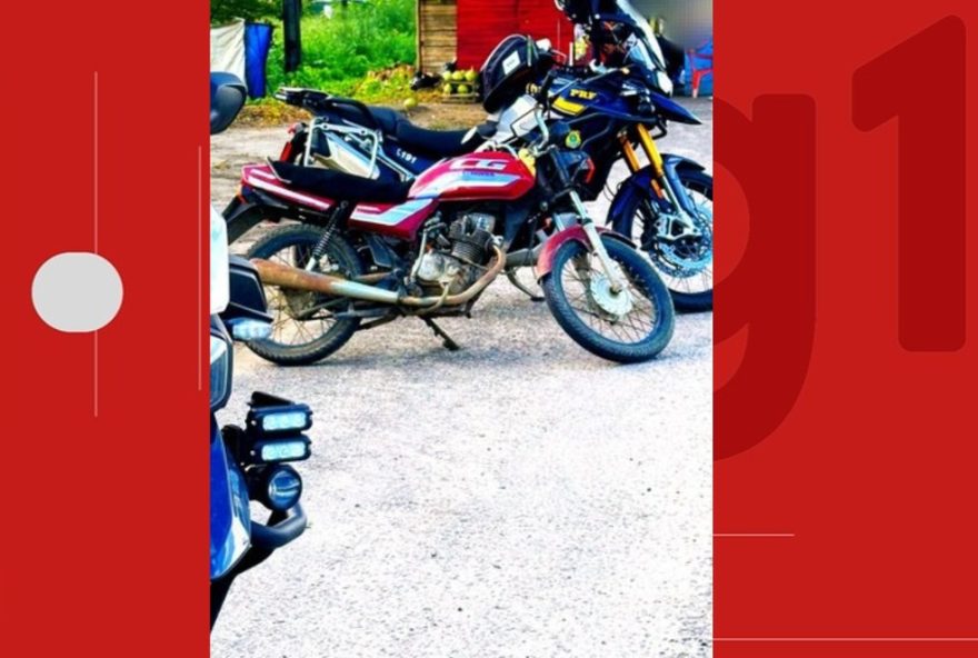 motocicleta-furtada-em-1999-e-recuperada-pela-prf-em-humildes2C-bahia