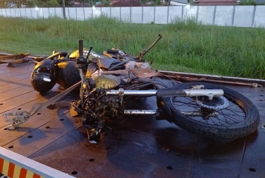 motociclista-de-25-anos-morre-ao-atropelar-cavalo-solto-na-rodovia-padre-manoel-da-nobrega-em-sp3A-animal-tambem-faleceu motociclista-de-25-anos-morre-ao-atropelar-cavalo-solto-na-rodovia-padre-manoel-da-nobrega-em-sp3A-animal-tambem-faleceu