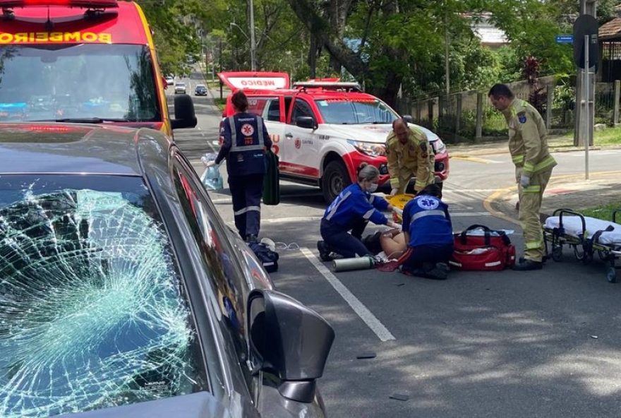 motociclista-fica-gravemente-ferido-em-acidente-nas-merces2C-curitiba3B-mulher-morreu-no-mesmo-local-ha-tres-meses