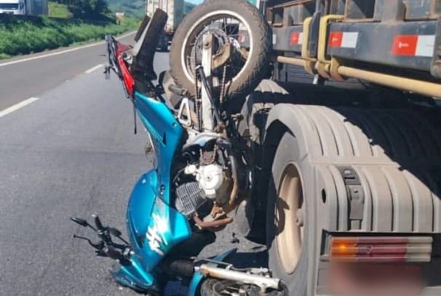 motociclista-fica-gravemente-ferido-em-colisao-com-carreta-na-fernao-dias2C-no-sul-de-mg