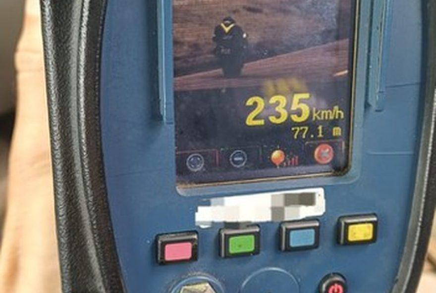 motociclista-flagrado-a-235-km2Fh-na-br-232-em-saire3A-o-que-fazer-antes-de-pegar-a-estrada