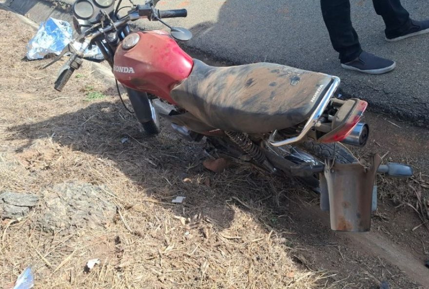 motociclista-inabilitado-faleceu-ao-colidir-em-barranco-na-br-262-em-nova-serrana3A-triste-acidente-sem-envolvimento-de-outros-veiculos