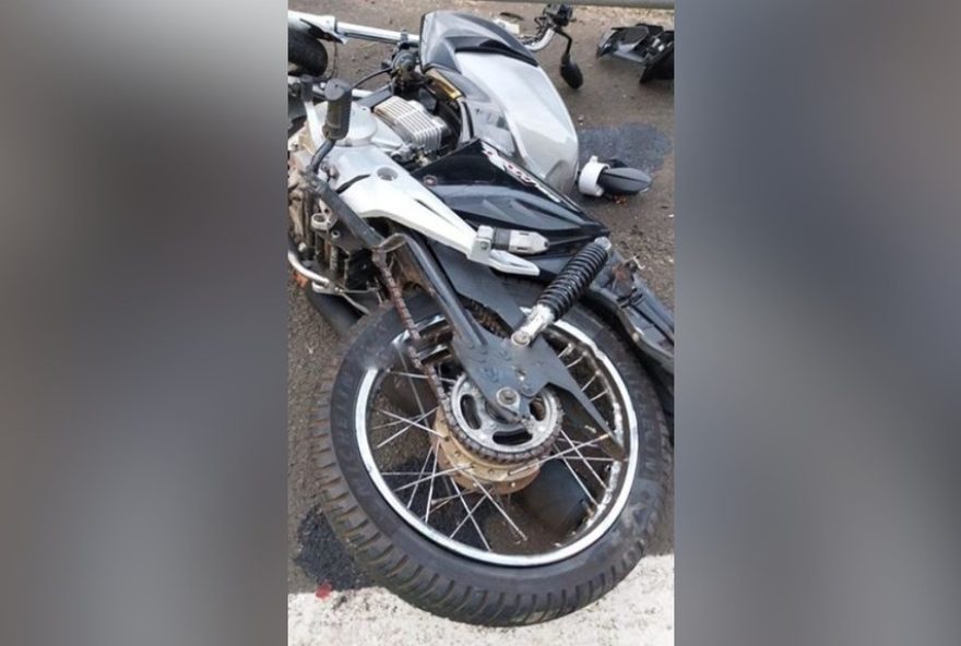 motociclista-morre-apos-colidir-com-defensa-metalica-em-rodovia-de-paulistania3A-investigacoes-em-curso