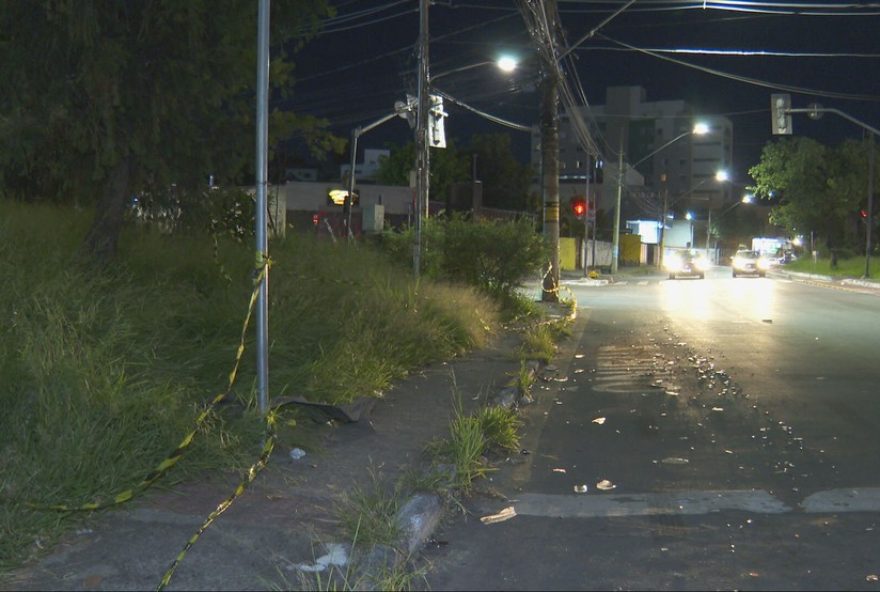 motociclista-morre-em-acidente-provocado-por-caminhonete-em-bh3A-investigacoes-em-andamento motociclista-morre-em-acidente-provocado-por-caminhonete-em-bh3A-investigacoes-em-andamento