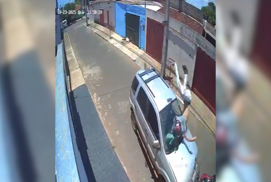 motociclista-rola-tres-vezes-por-cima-de-carro-em-araguari3A-video-registrado-em-mg motociclista-rola-tres-vezes-por-cima-de-carro-em-araguari3A-video-registrado-em-mg