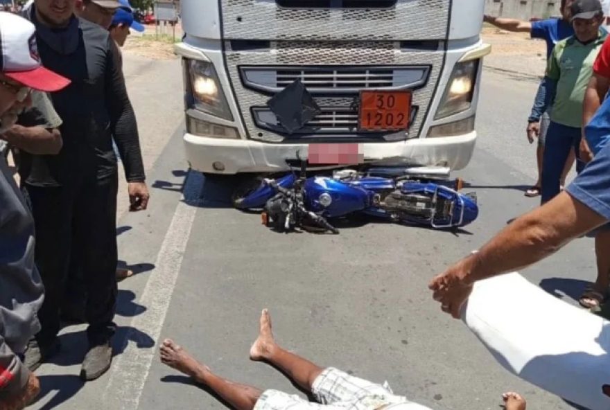 motociclista-sofre-acidente-na-br-407-ao-ser-atropelado-por-carreta-em-paulistana motociclista-sofre-acidente-na-br-407-ao-ser-atropelado-por-carreta-em-paulistana