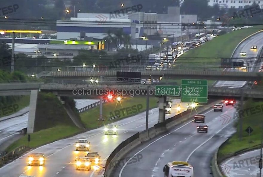 motorista-bate-em-poste-e-interdita-rodovia-anhanguera-em-jundiai3A-congestionamento-de-dois-quilometros motorista-bate-em-poste-e-interdita-rodovia-anhanguera-em-jundiai3A-congestionamento-de-dois-quilometros