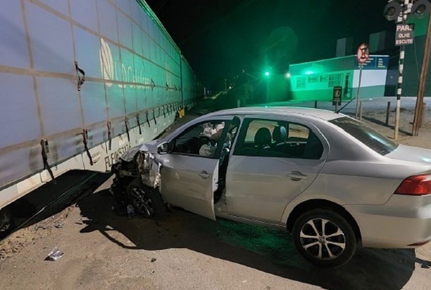 motorista-bate-na-lateral-da-locomotiva-em-patrocinio-e-foge-do-local