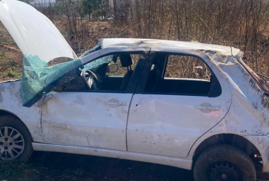 motorista-capota-carro-para-evitar-caminhao-no-anel-viario-de-uberlandia