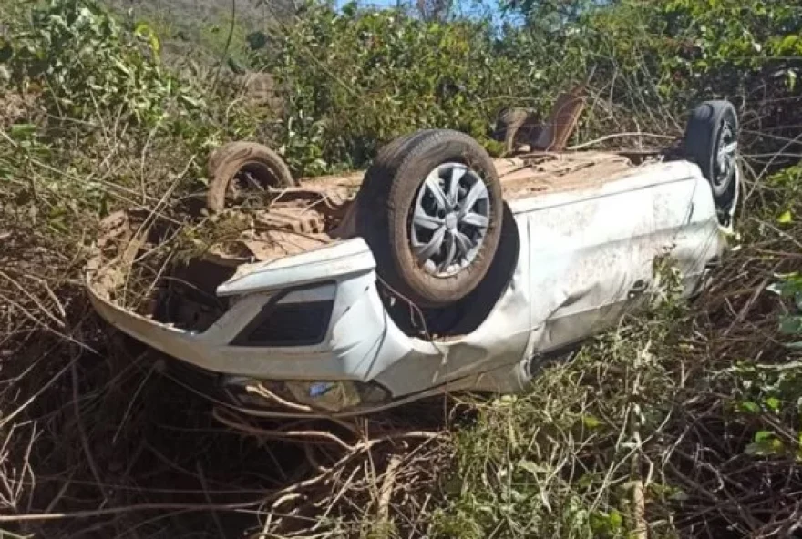 Motorista de aplicativo capota carro após ser sequestrada e estuprada em Aparecida de Goiânia