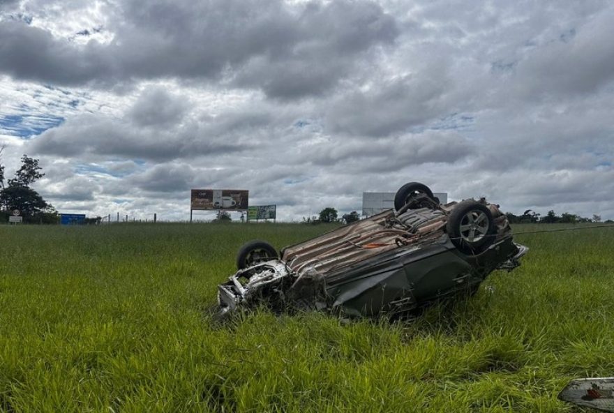 motorista-cochila-ao-volante-e-veiculo-capota-na-mg-050-em-divinopolis3A-condutor-e-socorrido.-acompanhe-as-ultimas-noticias-do-diario-do-estado