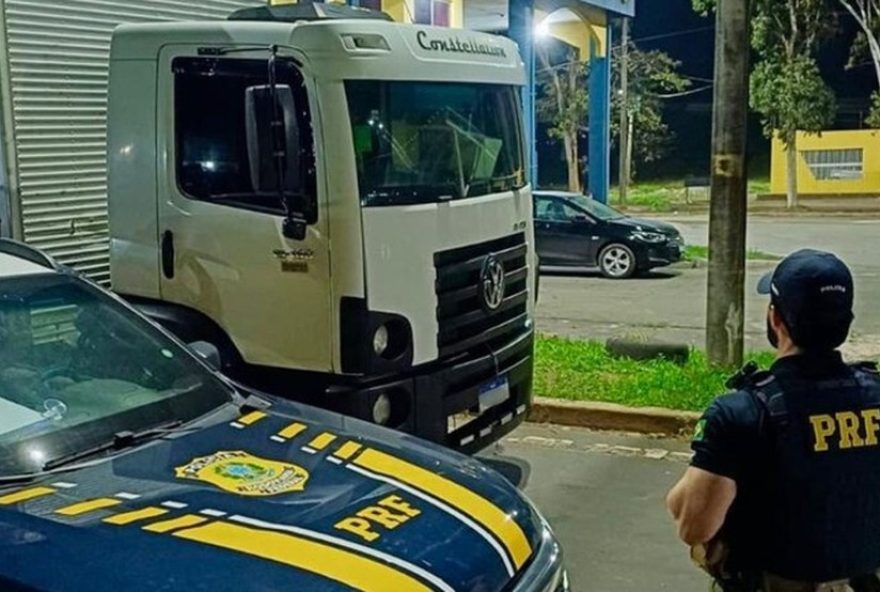 motorista-com-cnh-suspensa-e-detido-com-drogas-em-caminhao-adulterado-na-br-135-em-sao-luis3A-detalhes-da-prisao-no-km-14 motorista-com-cnh-suspensa-e-detido-com-drogas-em-caminhao-adulterado-na-br-135-em-sao-luis3A-detalhes-da-prisao-no-km-14