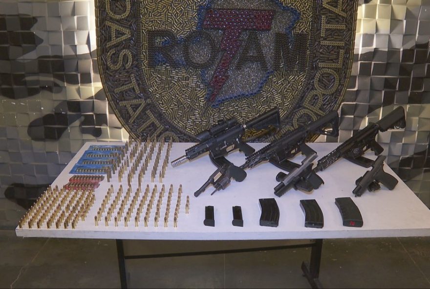 motorista-de-aplicativo-e-presa-com-arsenal-em-bh3A-fuzis2C-pistolas-e-granadas motorista-de-aplicativo-e-presa-com-arsenal-em-bh3A-fuzis2C-pistolas-e-granadas