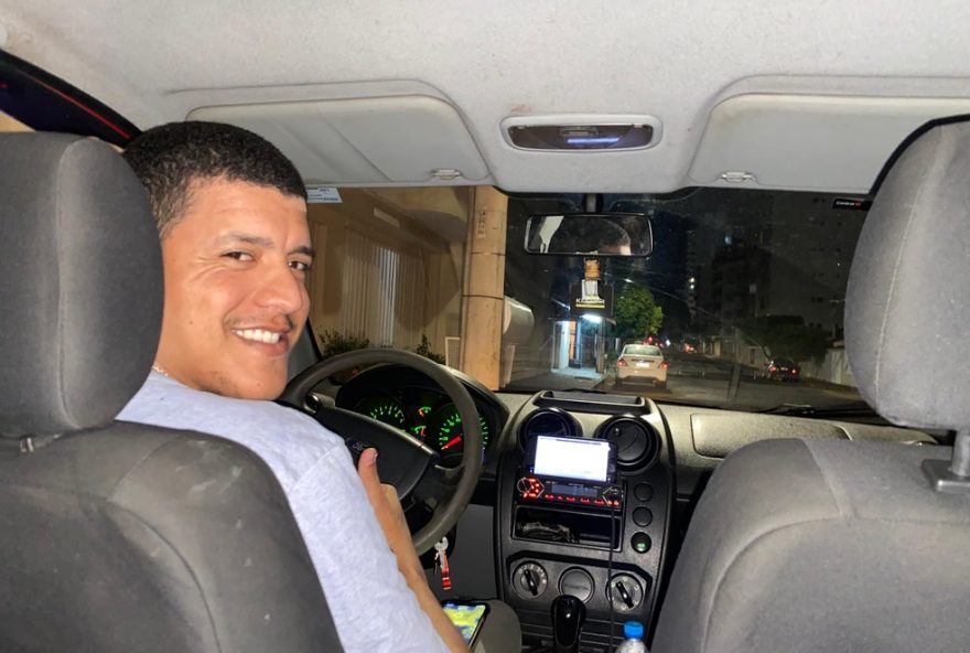 motorista-de-app-estuda-para-ser-prf-nas-pausas-do-transito3A-nao-deixo-a-rotina-me-consumir